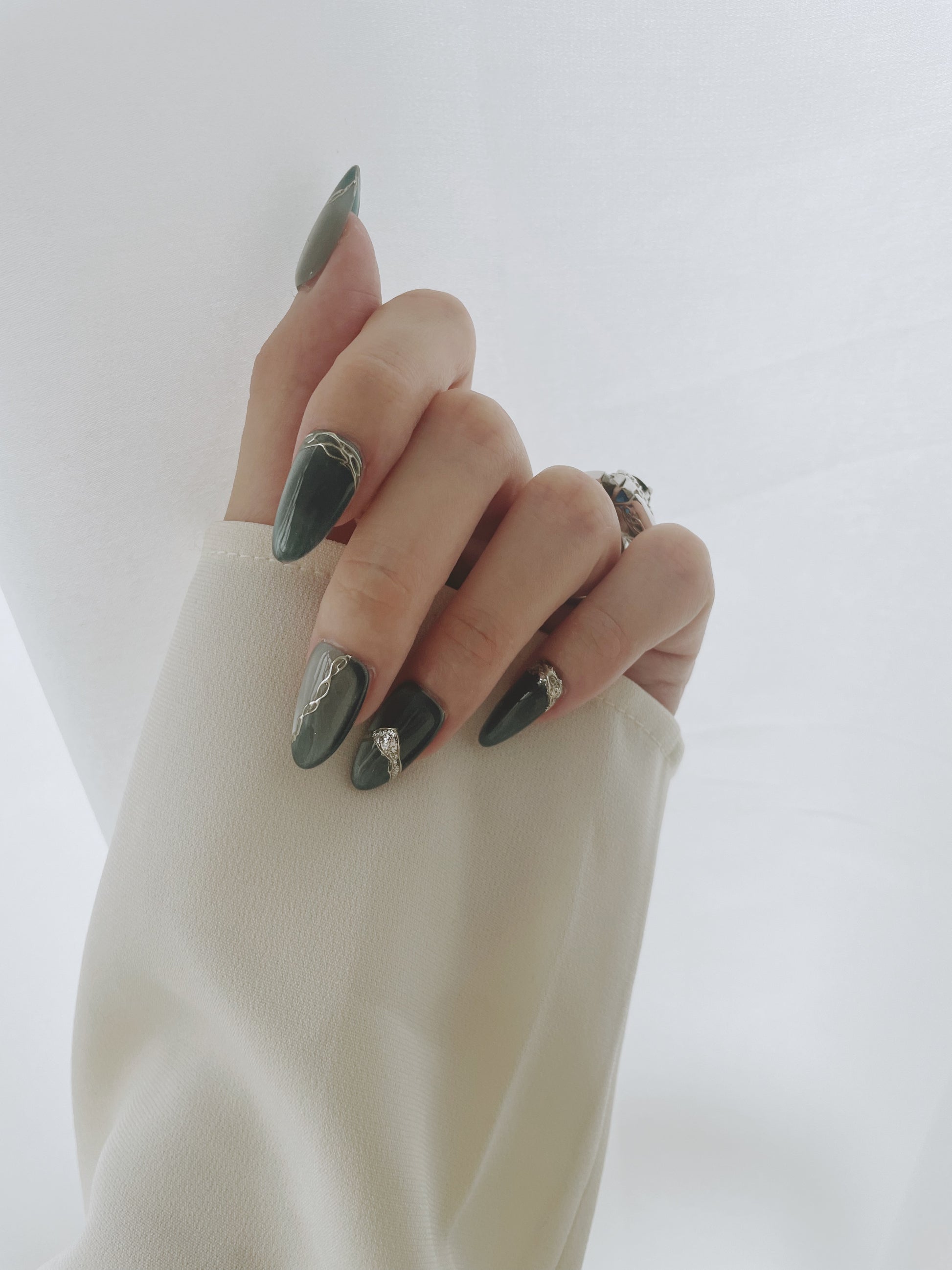 Le Berry “Queen” Almond Shape Handmade Press On Nails False Nails - Le Berry