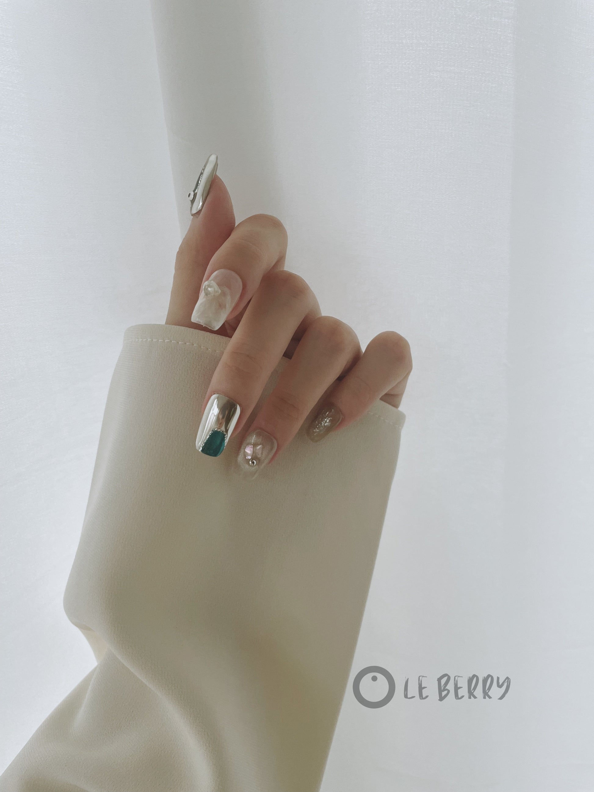 Le Berry “Lake Baikal” Long/Short Squoval Handmade Press On Nails False Nails - Le Berry